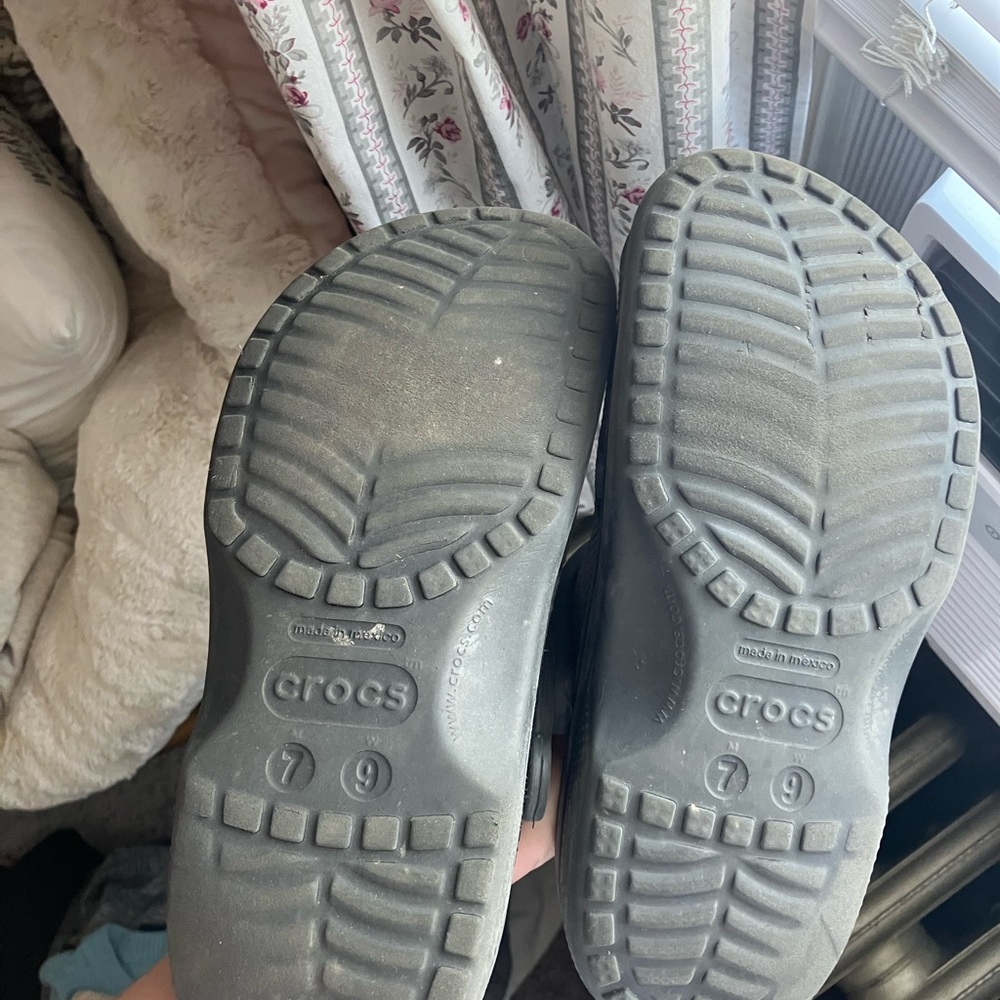 Black crocs